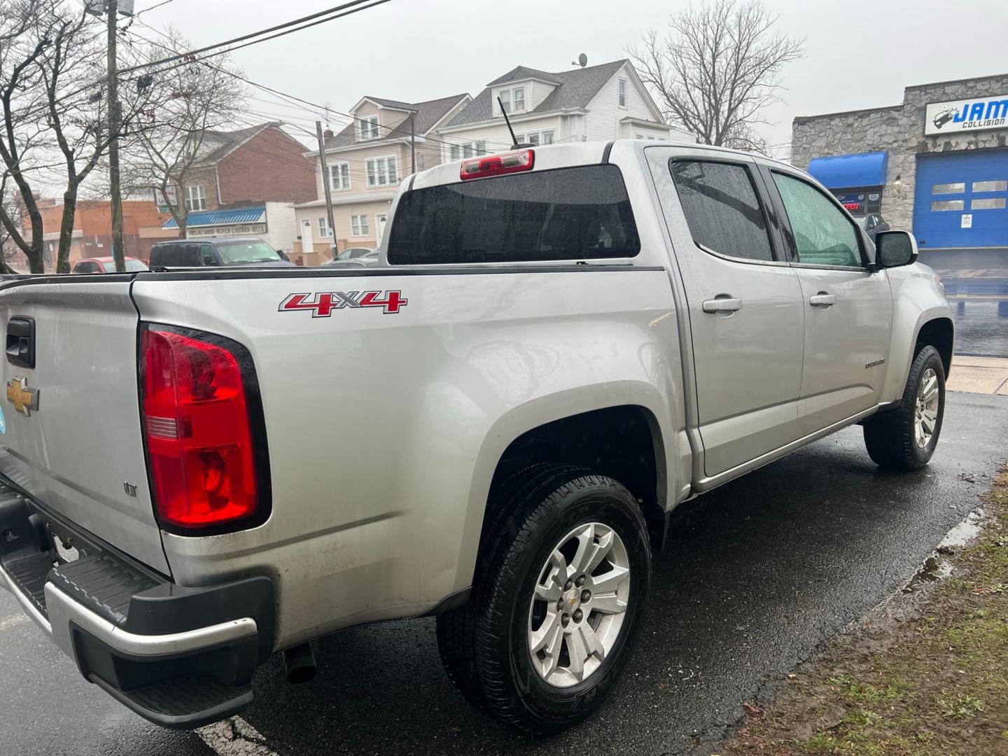 2015 SILVER /Gray Chevrolet Colorado LT CREW CAB 4WD Short Box (1GCGTBE36F1) with an 3.6L V6 DOHC 24V GAS engine, 6 SPEED AUTOMATIC transmission, located at 1018 Brunswick Ave, Trenton, NJ, 08638, (609) 989-0900, 40.240086, -74.748085 - A real nice Chevy Colorado Pick up Crew Cab!! All serviced up and ready for the road! Financing available - Photo#4